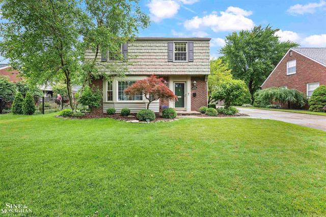 front view picture of 1344 Torrey Rd, Grosse Pointe, MI. 48236
