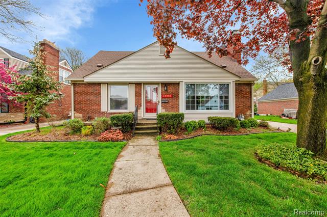 front view picture of 19950 W Emory Ct, Grosse Pointe, MI. 48236