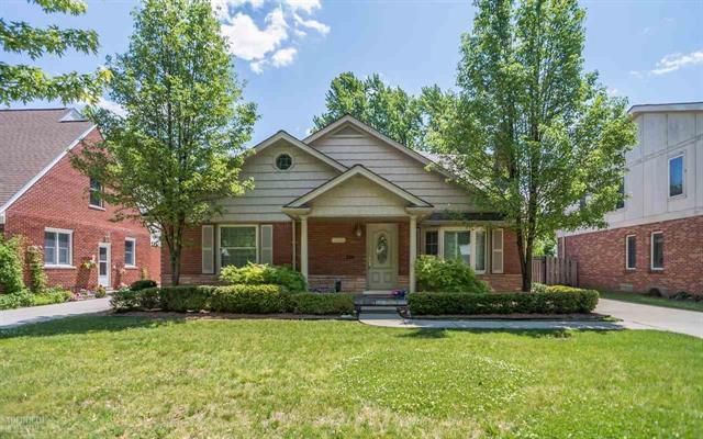 front view picture of 20014 Holiday Rd, Grosse Pointe, MI. 48236