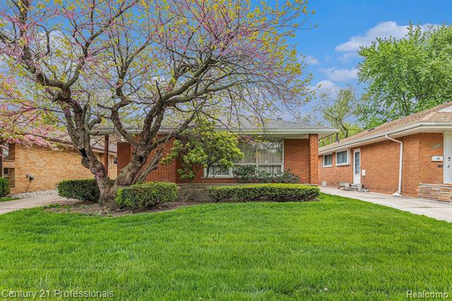 front view picture of 20438 Van Antwerp, Harper Woods, MI. 48225
