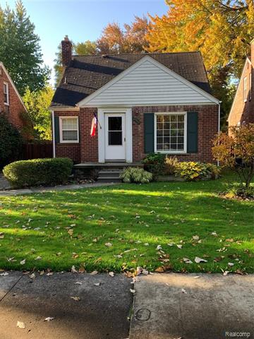 front view picture of 21112 Hunt Club, Harper Woods, MI. 48225