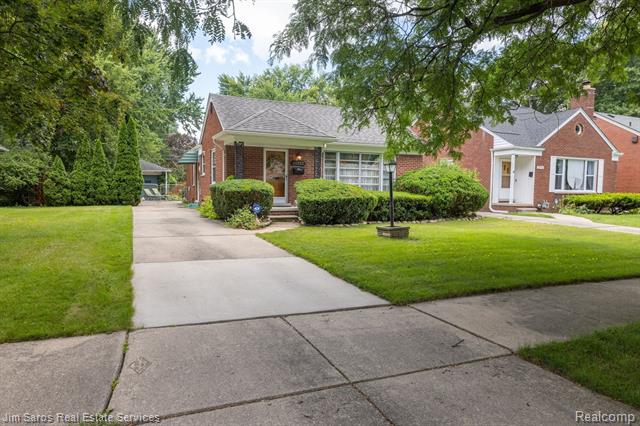 front view picture of 20322 Woodmont, Harper Woods, MI. 48225