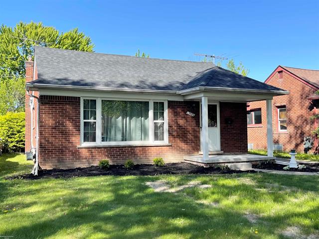 front view picture of 19993 Woodmont, Harper Woods, MI. 48225