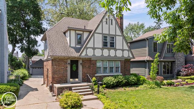 front view picture of 797 Lincoln, Grosse Pointe, MI. 48230