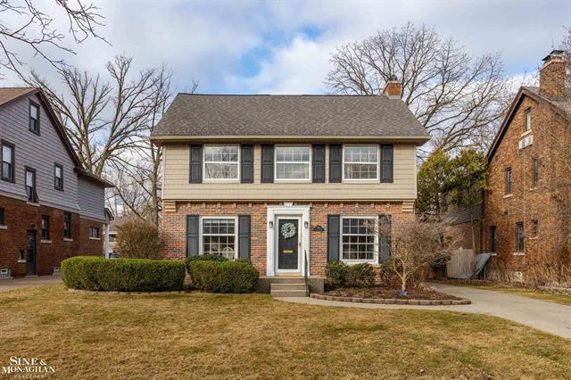 front view picture of 715 Lincoln, Grosse Pointe, MI. 48230