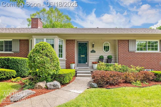 front view picture of 770 Lincoln, Grosse Pointe, MI. 48230