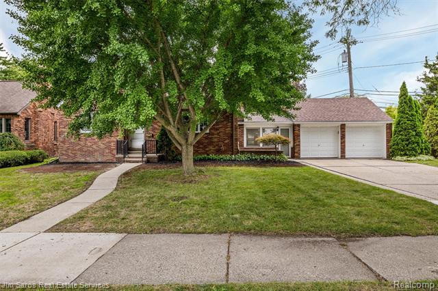 front view picture of 1003 Fisher, Grosse Pointe, MI. 48230
