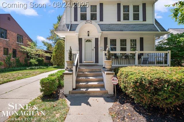 front view picture of 917 Fisher, Grosse Pointe, MI. 48230