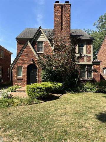 front view picture of 331 Mckinley Ave, Grosse Pointe, MI. 48236
