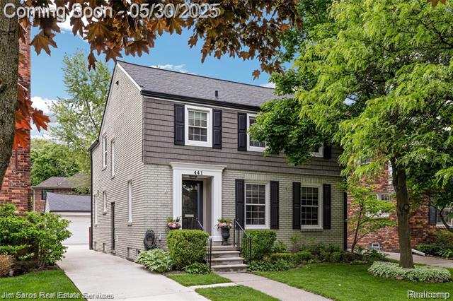 front view picture of 441 Mckinley Ave, Grosse Pointe, MI. 48236