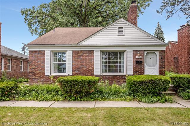 front view picture of 2204 Stanhope Ave, Grosse Pointe, MI. 48236