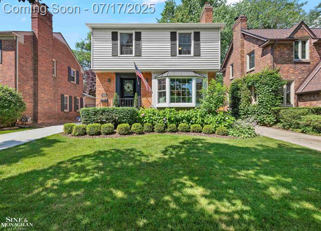 front view picture of 357 Mcmillan Rd, Grosse Pointe, MI. 48236