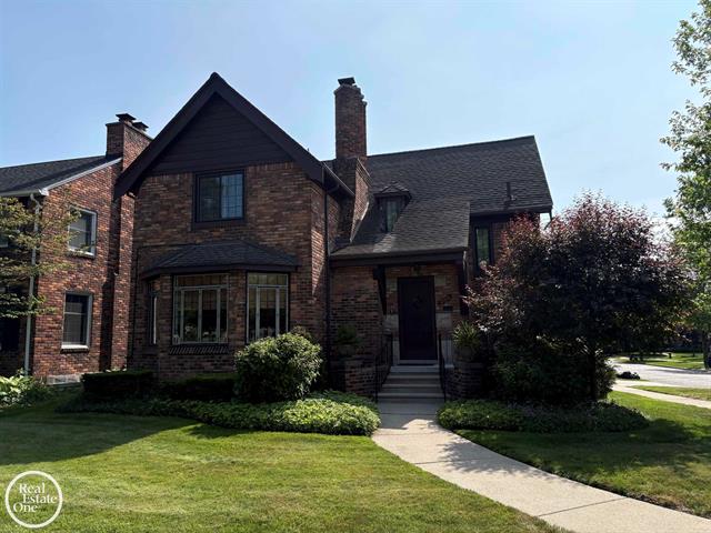 front view picture of 289 Mcmillan Rd, Grosse Pointe, MI. 48236