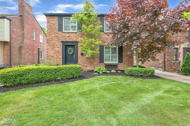 front view picture of 227 Mcmillan Rd, Grosse Pointe, MI. 48236