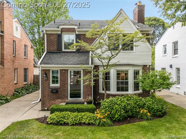 front view picture of 219 Mcmillan Rd, Grosse Pointe, MI. 48236
