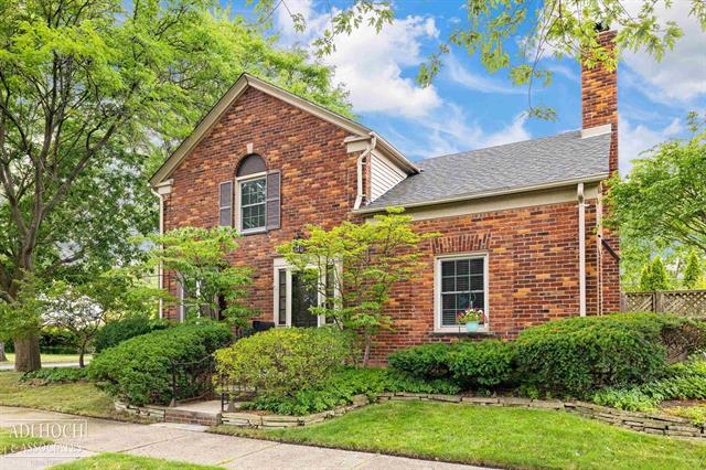 front view picture of 380 Merriweather Rd, Grosse Pointe, MI. 48236