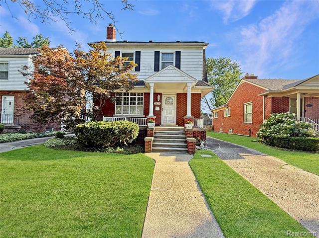 front view picture of 1837 Brys Dr, Grosse Pointe, MI. 48236