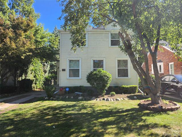 front view picture of 1419 Roslyn Rd, Grosse Pointe, MI. 48236