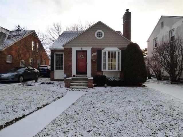 front view picture of 1533 Hollywood Ave, Grosse Pointe, MI. 48236