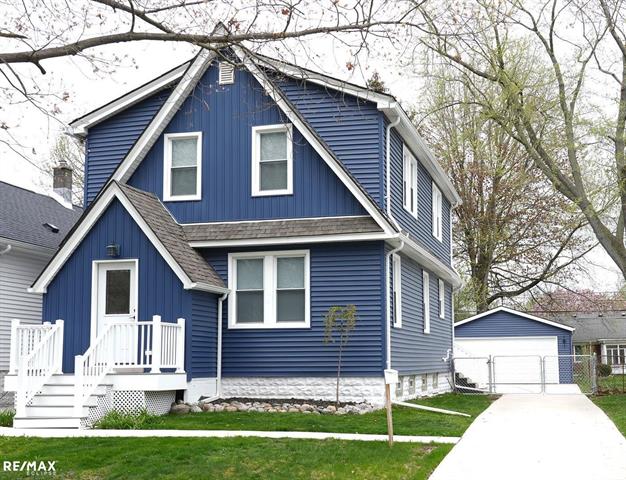 front view picture of 1374 Anita Ave, Grosse Pointe, MI. 48236