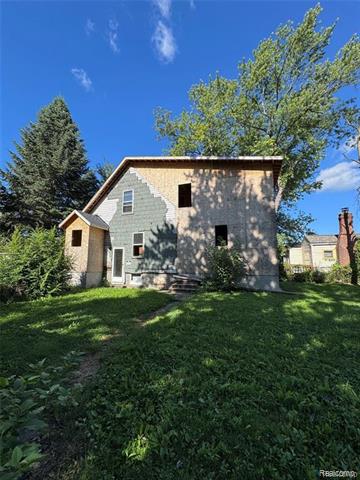 front view picture of 20860 Ridgemont, Harper Woods, MI. 48225