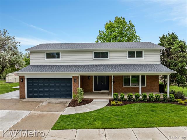 front view picture of 1607 Yorktown Ave, Grosse Pointe, MI. 48236