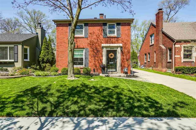 front view picture of 1520 Hampton Rd, Grosse Pointe, MI. 48236