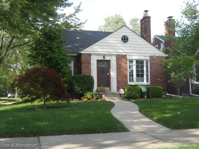 front view picture of 2080 Beaufait Ave, Grosse Pointe, MI. 48236