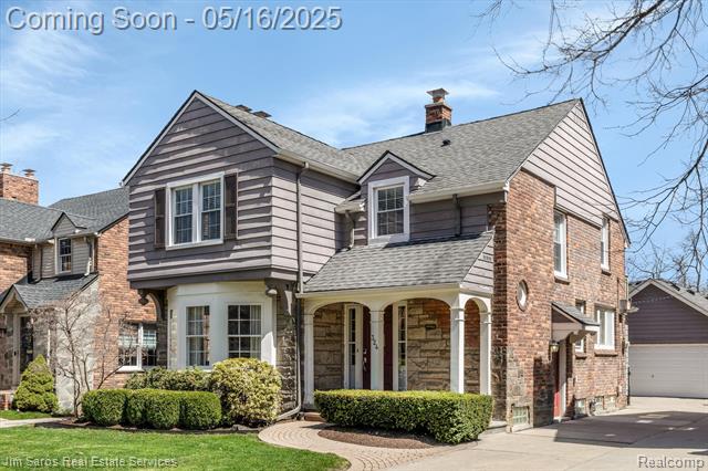front view picture of 324 Mcmillan Rd, Grosse Pointe, MI. 48236