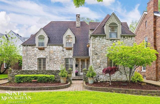 front view picture of 255 Lewiston Rd, Grosse Pointe, MI. 48236