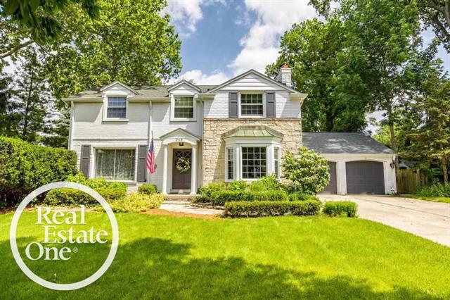 front view picture of 348 Touraine Rd, Grosse Pointe, MI. 48236
