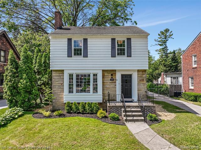 front view picture of 249 Ridgemont Rd, Grosse Pointe, MI. 48236