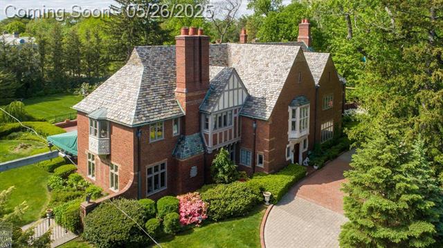 front view picture of 257 Ridge Rd, Grosse Pointe, MI. 48236