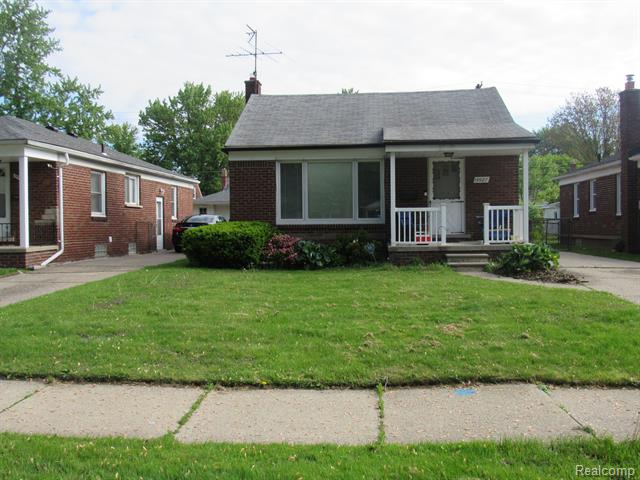 front view picture of 19927 Lochmoor, Harper Woods, MI. 48225