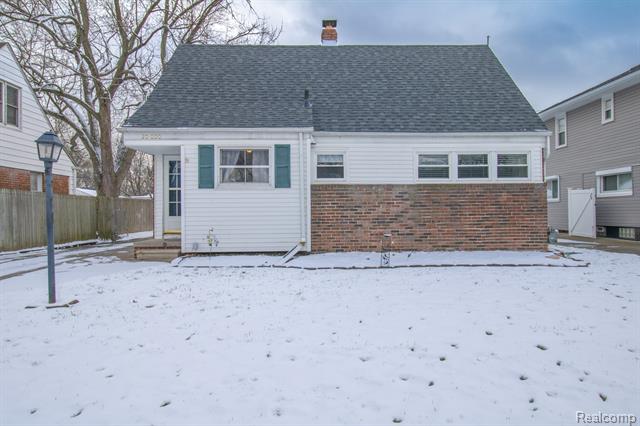 front view picture of 20000 Lancaster, Harper Woods, MI. 48225