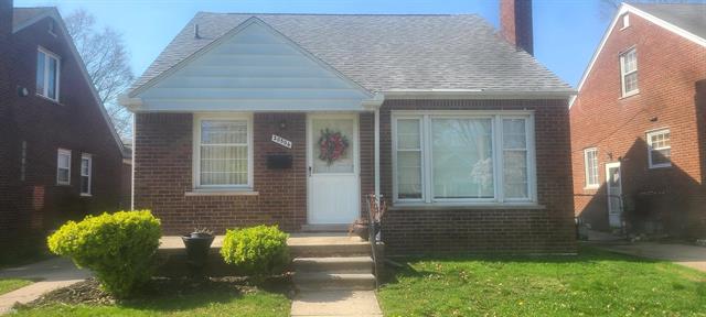 front view picture of 20506 Lochmoor, Harper Woods, MI. 48225