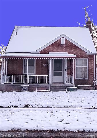 front view picture of 20640 Fleetwood, Harper Woods, MI. 48225