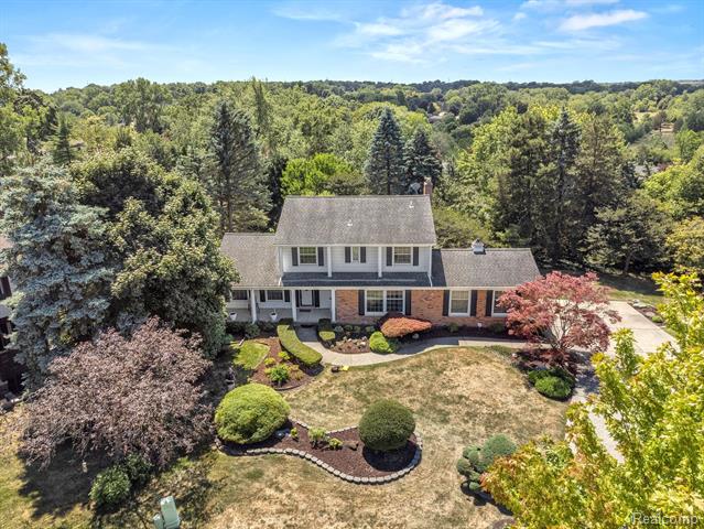 front view picture of 35615 Briar Ridge Ln, Farmington, MI. 48335