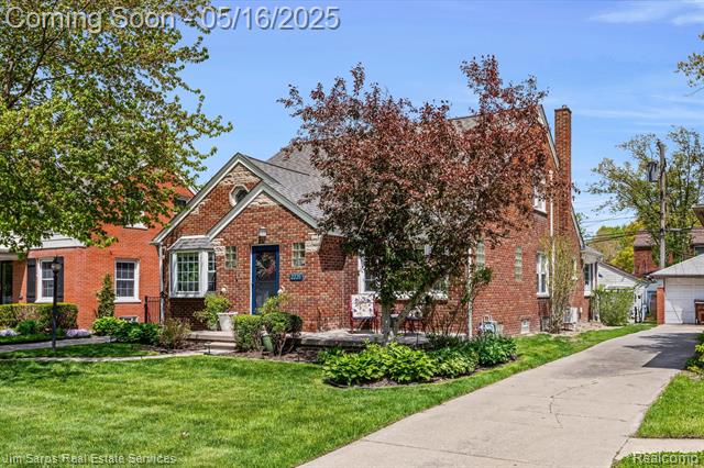 front view picture of 2220 Stanhope Ave, Grosse Pointe, MI. 48236