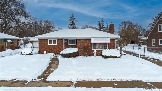 front view picture of 20665 Woodside, Harper Woods, MI. 48225