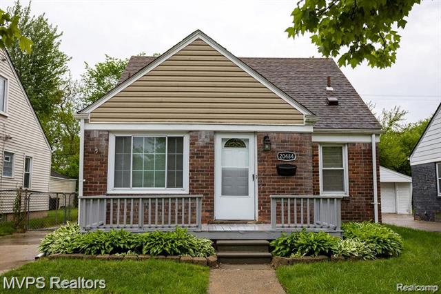 front view picture of 20484 Roscommon, Harper Woods, MI. 48225