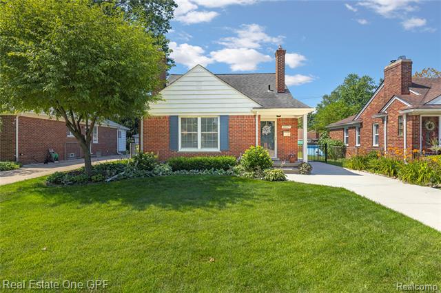 front view picture of 2017 Stanhope Ave, Grosse Pointe, MI. 48236