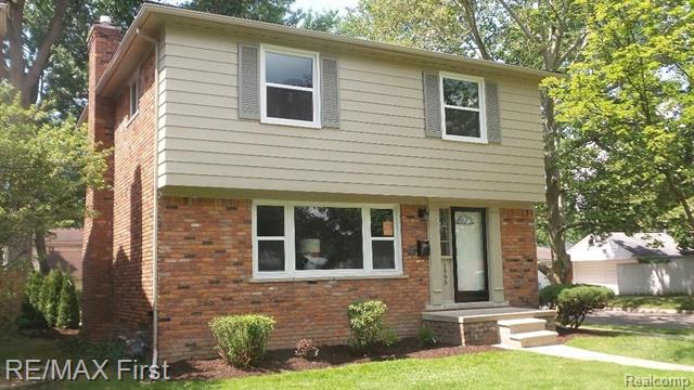 front view picture of 1995 Littlestone Rd, Grosse Pointe, MI. 48236