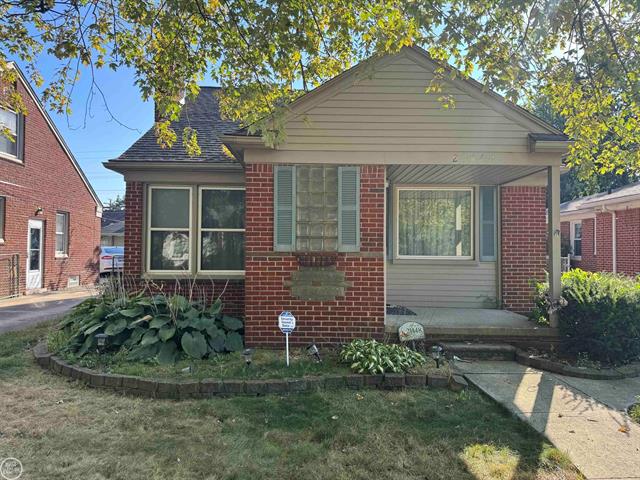 front view picture of 21448 Newcastle, Harper Woods, MI. 48225
