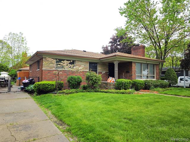 front view picture of 19266 Tyrone, Harper Woods, MI. 48225