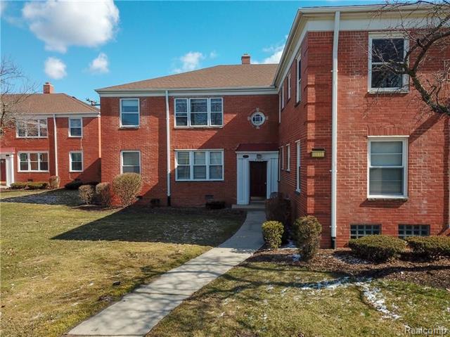 front view picture of 21519 Kingsville, Harper Woods, MI. 48225