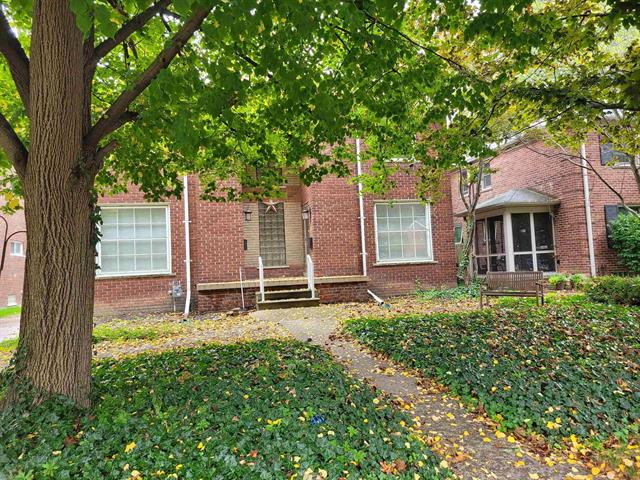 front view picture of 882 Neff, Grosse Pointe, MI. 48230