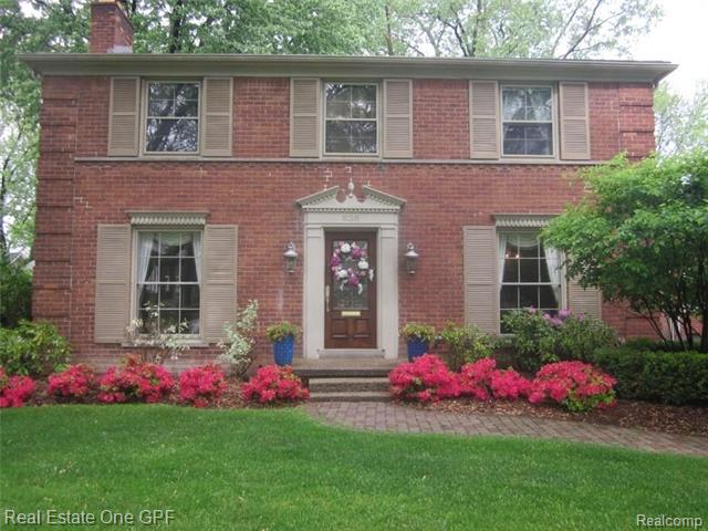 front view picture of 838 Lakeland, Grosse Pointe, MI. 48230