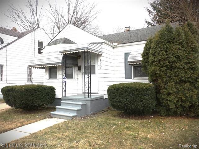 front view picture of 18532 Elkhart, Harper Woods, MI. 48225