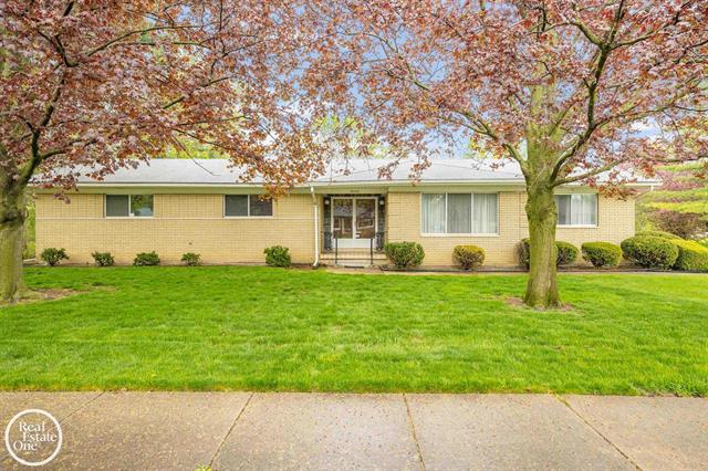 front view picture of 19145 Huntington, Harper Woods, MI. 48225